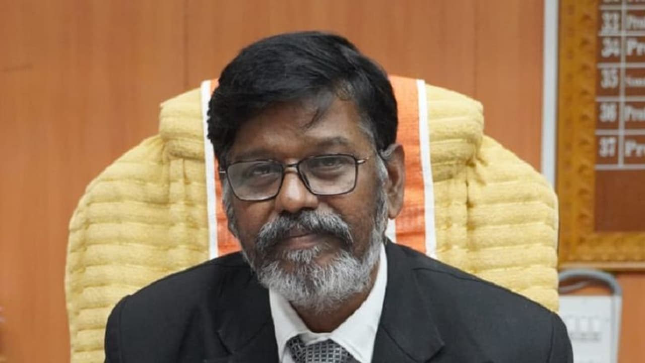 Shivamogga: ಕುವೆಂಪು ವಿವಿ ನೂತನ ಕುಲಸಚಿವರಾಗಿ ಪ್ರೊ.ಪಿ.ಕಣ್ಣನ್ ನೇಮಕ Shivamogga: ಕುವೆಂಪು ವಿವಿ ನೂತನ ಕುಲಸಚಿವರಾಗಿ ಪ್ರೊ.ಪಿ.ಕಣ್ಣನ್ ನೇಮಕ