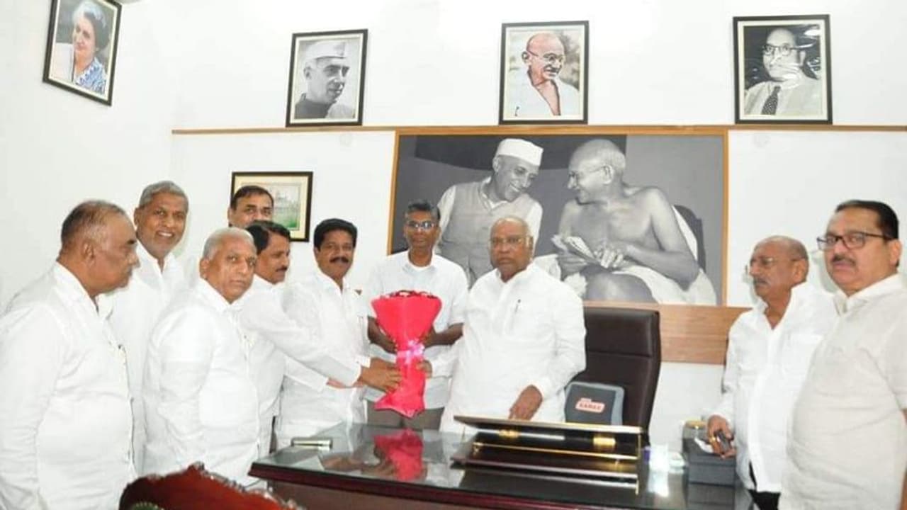 ಮುಂಬರುವ ದಿನಗಳಲ್ಲಿ ಕೇಂದ್ರದಲ್ಲಿ ಕಾಂಗ್ರೆಸ್ ಅಧಿಕಾರಕ್ಕೆ: ಮಲ್ಲಿಕಾರ್ಜುನ ಖರ್ಗೆ ಮುಂಬರುವ ದಿನಗಳಲ್ಲಿ ಕೇಂದ್ರದಲ್ಲಿ ಕಾಂಗ್ರೆಸ್ ಅಧಿಕಾರಕ್ಕೆ: ಮಲ್ಲಿಕಾರ್ಜುನ ಖರ್ಗೆ