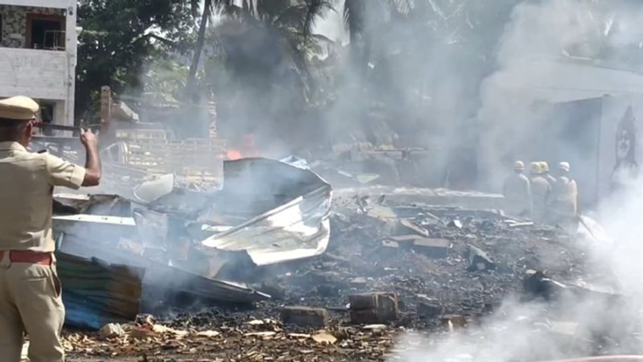  பட்டாசு குடோனில் பயங்கர வெடிவிபத்து.. பலி எண்ணிக்கை 8ஆக உயர்வு..!