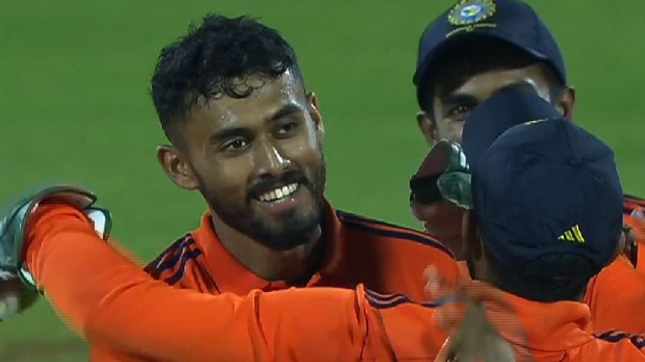 Deodhar Trophy:ದಕ್ಷಿಣ ವಲಯಕ್ಕೆ ಹ್ಯಾಟ್ರಿಕ್ ಜಯಭೇರಿ Deodhar Trophy:ದಕ್ಷಿಣ ವಲಯಕ್ಕೆ ಹ್ಯಾಟ್ರಿಕ್ ಜಯಭೇರಿ