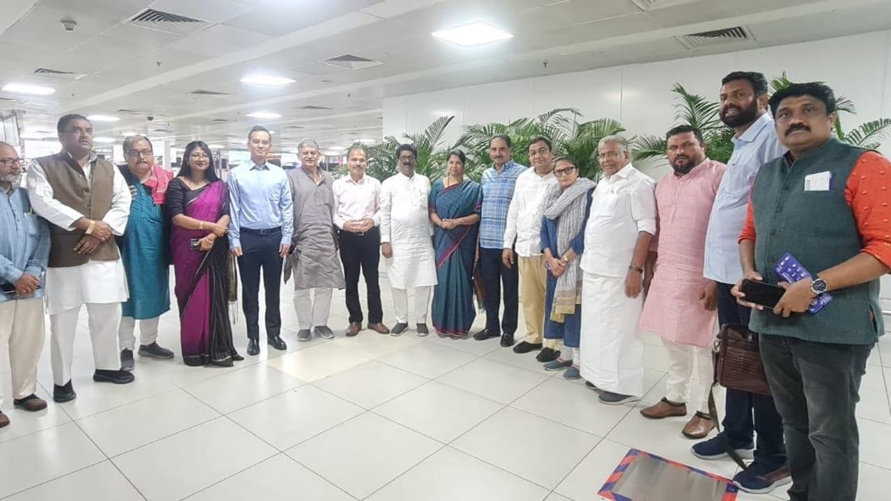 ಮಣಿಪುರ ಸಮಸ್ಯೆ ಶೀಘ್ರ ಇತ್ಯರ್ಥವಾಗದಿದ್ದರೆ ದೇಶದ ಭದ್ರತೆಗೆ ಅಪಾಯ: ಇಂಡಿಯಾ ಕಳವಳ ಮಣಿಪುರ ಸಮಸ್ಯೆ ಶೀಘ್ರ ಇತ್ಯರ್ಥವಾಗದಿದ್ದರೆ ದೇಶದ ಭದ್ರತೆಗೆ ಅಪಾಯ: ಇಂಡಿಯಾ ಕಳವಳ