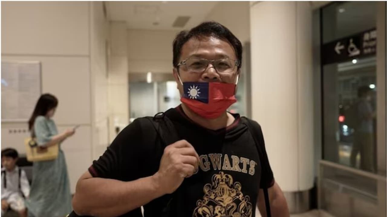 പൊലീസുകാരുടെ ചിത്രമെടുത്തു, ജയിലിൽ കിടന്നത് 1400 ദിവസം; തായ്വാൻ വ്യവസായിക്ക് ചൈനീസ് ജയിലിൽ നിന്ന് മോചനം പൊലീസുകാരുടെ ചിത്രമെടുത്തു, ജയിലിൽ കിടന്നത് 1400 ദിവസം; തായ്വാൻ വ്യവസായിക്ക് ചൈനീസ് ജയിലിൽ നിന്ന് മോചനം