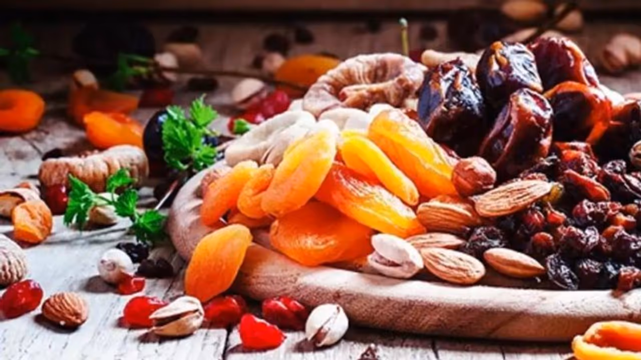 ദിവസവും ഡയറ്റില്‍ ഉള്‍പ്പെടുത്തേണ്ട നട്സും ഡ്രൈ ഫ്രൂട്ട്സുകളും; അറിയാം ഈ ഗുണങ്ങള്‍... 