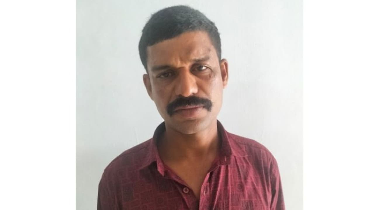 പെണ്കുട്ടിയെ സ്കൂളില് പോകുന്ന വഴിയില് തട്ടിക്കൊണ്ടുപോയി പീഡിപ്പിച്ച യുവാവിന് മൂന്ന് വര്ഷം തടവും പിഴയും പെണ്കുട്ടിയെ സ്കൂളില് പോകുന്ന വഴിയില് തട്ടിക്കൊണ്ടുപോയി പീഡിപ്പിച്ച യുവാവിന് മൂന്ന് വര്ഷം തടവും പിഴയും