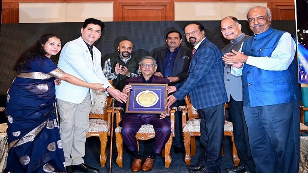 ಬೆಂಗಳೂರಿನ ಮೂಲ ಸೌಕರ್ಯಕ್ಕೆ ಒತ್ತು ಸರ್ಕಾರ ಒತ್ತು ನೀಡಲಿ: ಎಸ್.ಎಂ.ಕೃಷ್ಣ ಬೆಂಗಳೂರಿನ ಮೂಲ ಸೌಕರ್ಯಕ್ಕೆ ಒತ್ತು ಸರ್ಕಾರ ಒತ್ತು ನೀಡಲಿ: ಎಸ್.ಎಂ.ಕೃಷ್ಣ