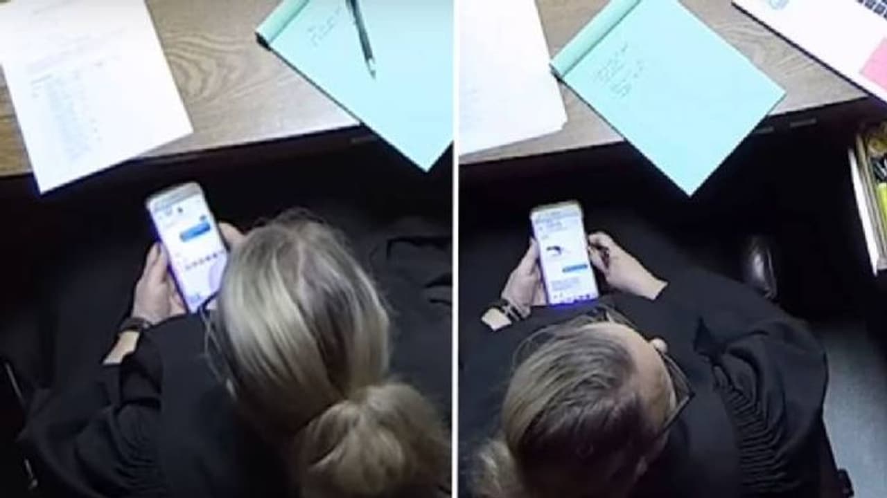 ഹൃദയമില്ലാത്ത സ്ത്രീയോ? രണ്ട് വയസുള്ള കുഞ്ഞിന്റെ കൊലപാതകക്കേസ് വിചാരണക്കിടെ ഫേസ്ബുക്ക് നോക്കുന്ന ജഡ്ജി ഹൃദയമില്ലാത്ത സ്ത്രീയോ? രണ്ട് വയസുള്ള കുഞ്ഞിന്റെ കൊലപാതകക്കേസ് വിചാരണക്കിടെ ഫേസ്ബുക്ക് നോക്കുന്ന ജഡ്ജി