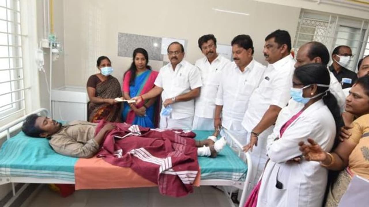 பட்டாசு ஆலை வெடி விபத்துக்கு இதுதான் காரணம்.. அமைச்சர் சக்கரபாணி சொன்ன அதிர்ச்சி தகவல்..! பட்டாசு ஆலை வெடி விபத்துக்கு இதுதான் காரணம்.. அமைச்சர் சக்கரபாணி சொன்ன அதிர்ச்சி தகவல்..!