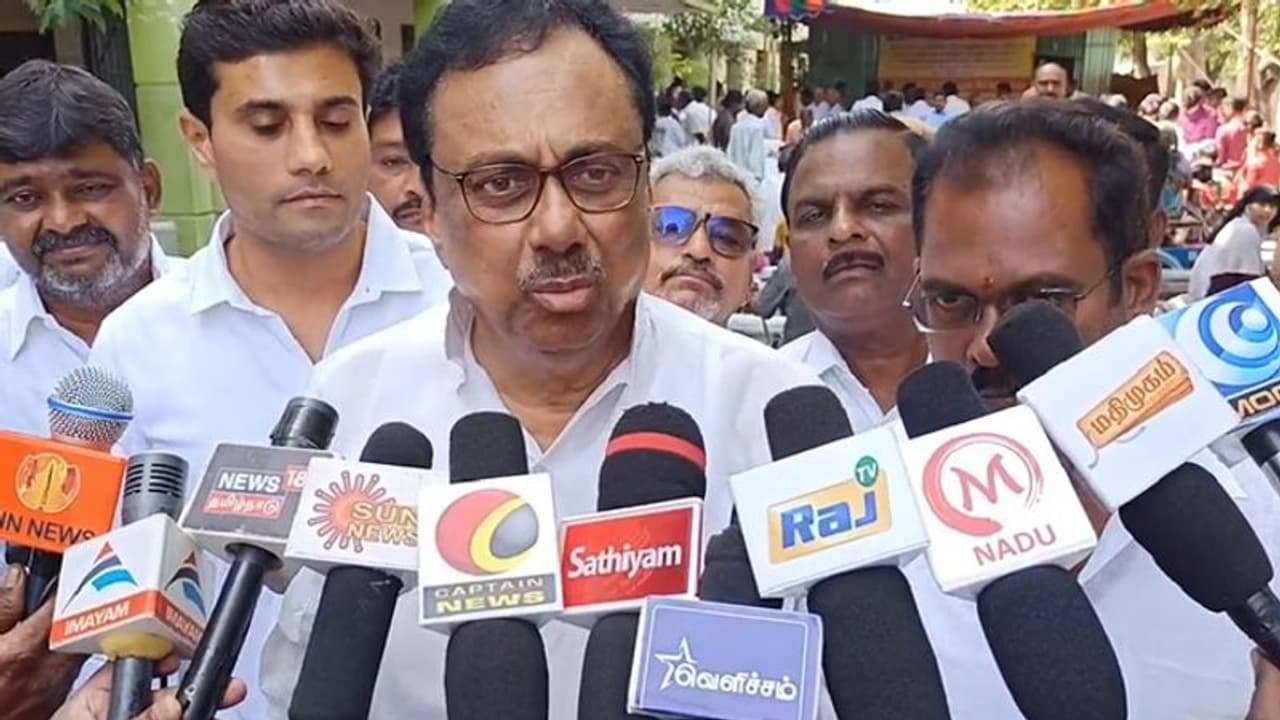 என்னய்யா நடக்குது கட்சிக்குள்ள... தமிழ்நாடு காங்கிரஸ் கூட்டம் குறித்து ஈ.வி.கே.எஸ். இளங்கோவன் கேள்வி