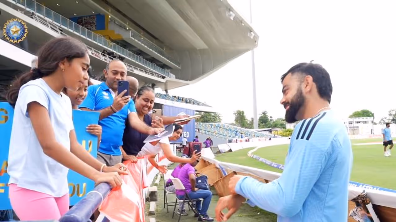 చిన్నారి ఇచ్చిన బ్రాస్‌లెట్‌ని ధరించిన విరాట్ కోహ్లీ... ఫేవరెట్ క్రికెటర్ కోసం ప్రత్యేకంగా తయారుచేసి...