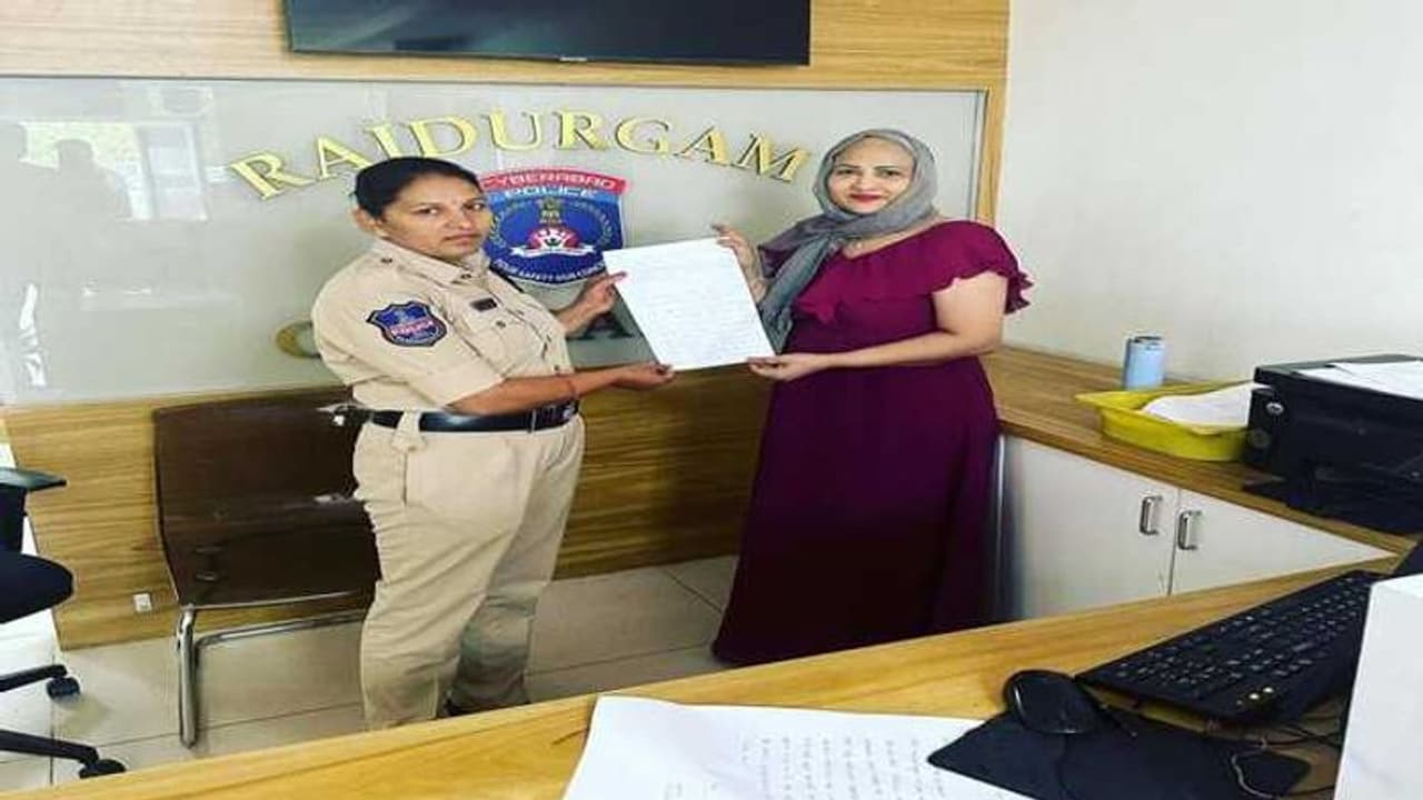 నారాయణపై ఆరోపణల వ్యవహారంలో ట్విస్ట్.. పోలీసులకు మరదలి ఫిర్యాదు నారాయణపై ఆరోపణల వ్యవహారంలో ట్విస్ట్.. పోలీసులకు మరదలి ఫిర్యాదు