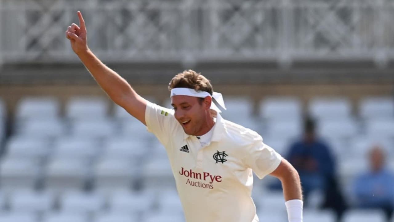 ബ്രോഡിന് ജയയാത്രയപ്പ് നല്കാന് ഇംഗ്ലണ്ട്, ഓസീസിന് ജയിക്കാന് 249; ആഷസ് അവസാന ദിനം മഴയില് കുതിരുമോ? ബ്രോഡിന് ജയയാത്രയപ്പ് നല്കാന് ഇംഗ്ലണ്ട്, ഓസീസിന് ജയിക്കാന് 249; ആഷസ് അവസാന ദിനം മഴയില് കുതിരുമോ?