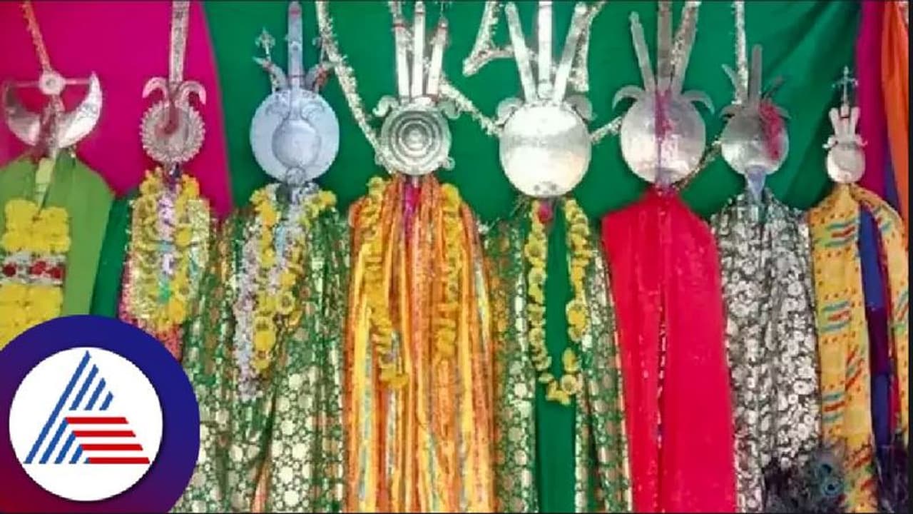 ಶಹಾಪುರ: ಮೊಹರಂ ದಿನವೇ ಎರಡು ಗಂಪಿನ ನಡುವೆ ಗಲಾಟೆ: ಐವರಿಗೆ ಗಾಯ! ಶಹಾಪುರ: ಮೊಹರಂ ದಿನವೇ ಎರಡು ಗಂಪಿನ ನಡುವೆ ಗಲಾಟೆ: ಐವರಿಗೆ ಗಾಯ!