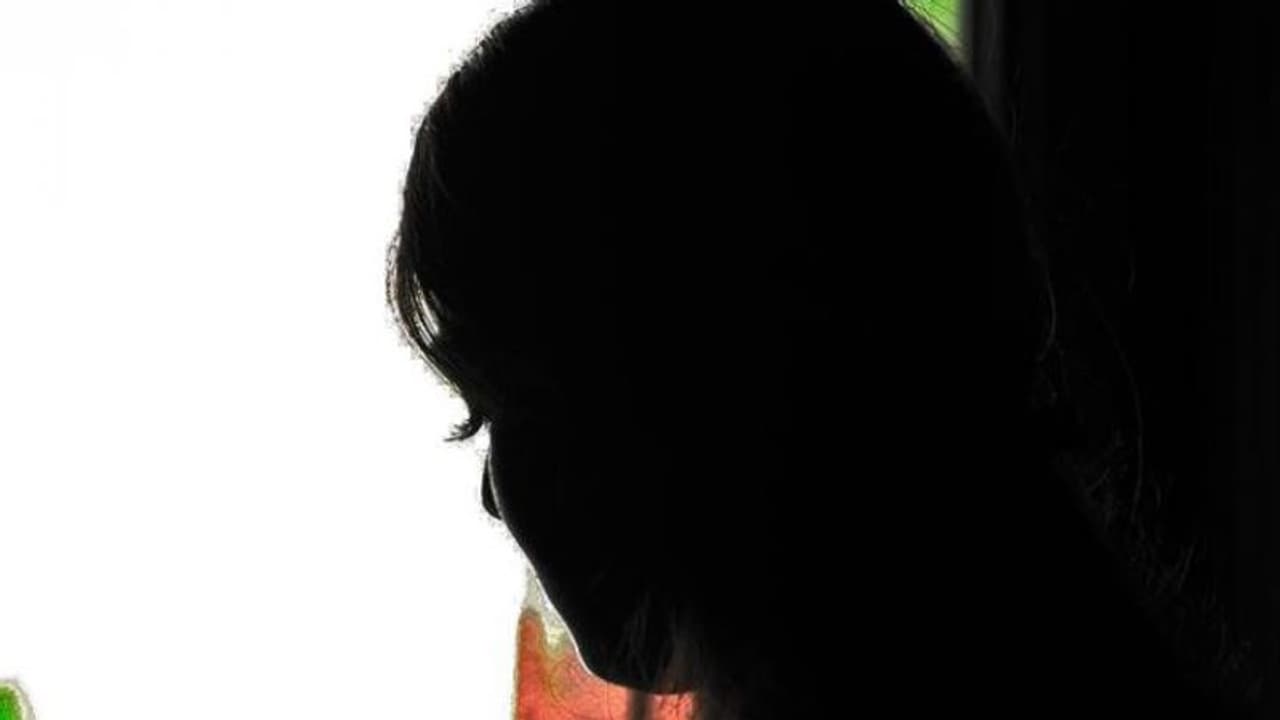 தாயே குழந்தைகள் மீது வெந்நீரைக் கொட்டிய கொடுமை! சிங்கப்பூர் பெண்ணின் கொடூரச் செயல்!