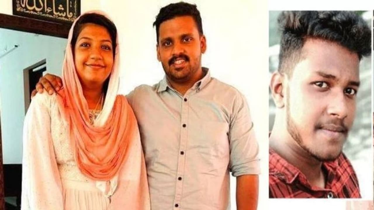 Kerala : திருமணம் ஆகி 1 மாசம் கூட ஆகல.. பாறையில் நின்று செல்பி எடுத்த தம்பதி 3 உயிரை பறித்த சோகம் Kerala : திருமணம் ஆகி 1 மாசம் கூட ஆகல.. பாறையில் நின்று செல்பி எடுத்த தம்பதி 3 உயிரை பறித்த சோகம்