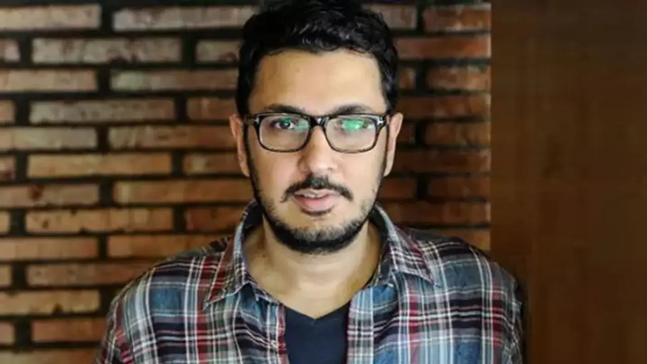 மும்பையில் 3 பிரம்மாண்ட அடுக்குமாடி குடியிருப்பை ரூ.103 கோடிக்கு வாங்கிய பிரபல தயாரிப்பாளர் மும்பையில் 3 பிரம்மாண்ட அடுக்குமாடி குடியிருப்பை ரூ.103 கோடிக்கு வாங்கிய பிரபல தயாரிப்பாளர்