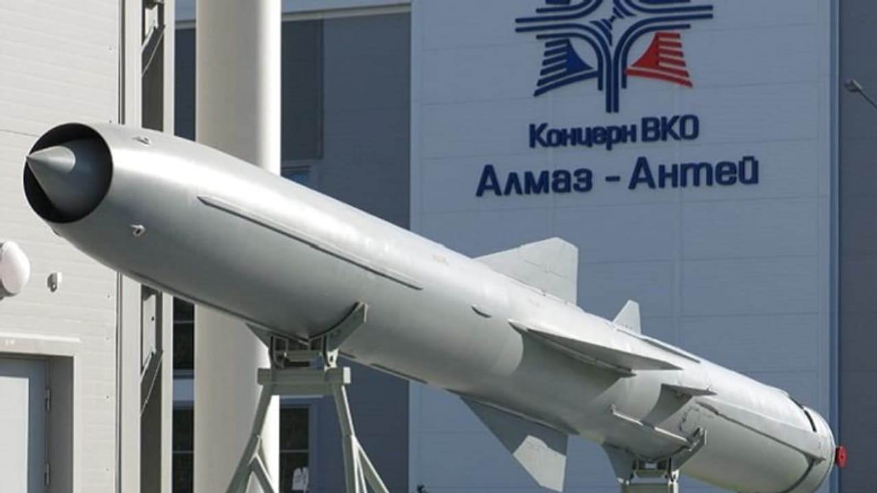 ರಷ್ಯಾದ ಈ ಕ್ಷಿಪಣಿ ಎದುರಿಸಲು ಪರದಾಡ್ತಿದೆ ಉಕ್ರೇನ್ ವಾಯು ರಕ್ಷಣಾ ಪಡೆ: ಪುಟಿನ್ ಮೇಲುಗೈ ಸಾಧಿಸೋಕೆ ಇದೇ ಕಾರಣ..! ರಷ್ಯಾದ ಈ ಕ್ಷಿಪಣಿ ಎದುರಿಸಲು ಪರದಾಡ್ತಿದೆ ಉಕ್ರೇನ್ ವಾಯು ರಕ್ಷಣಾ ಪಡೆ: ಪುಟಿನ್ ಮೇಲುಗೈ ಸಾಧಿಸೋಕೆ ಇದೇ ಕಾರಣ..!