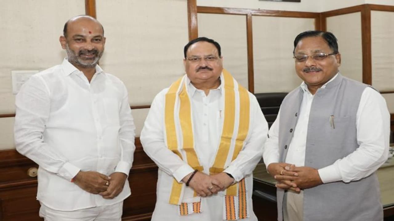 జేపీ నడ్డాతో బండి సంజయ్ భేటీ.. పార్టీ బలోపేతం కోసం కృషి చేస్తానని వెల్లడి.. 