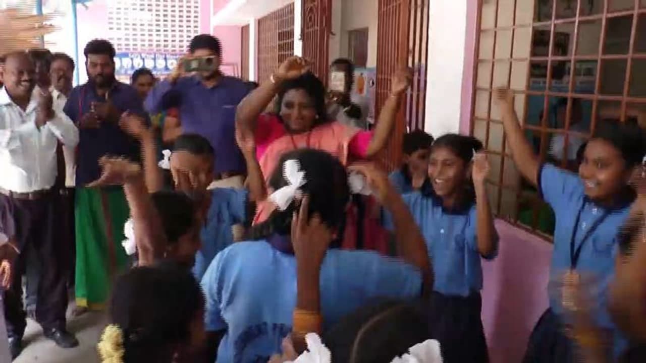 சாமானிய மாணவர்களும் மருத்துவம் படிக்கும் சூழலை நீட் ஏற்படுத்தியுள்ளது தமிழிசை விளக்கம்