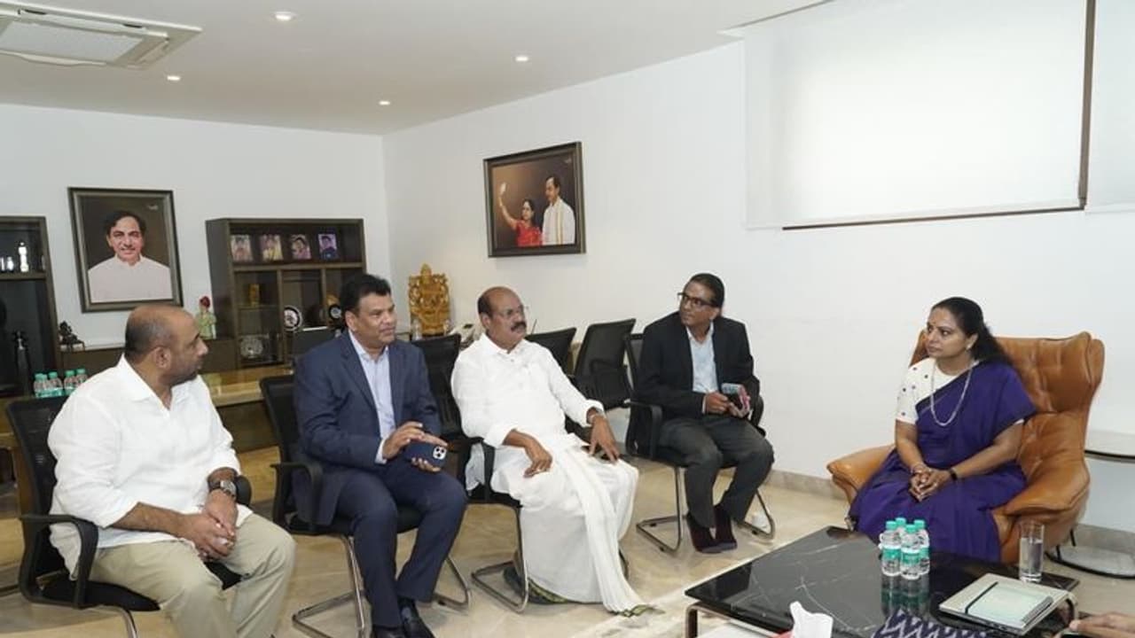 నిజామాబాద్ IT Hubలో కంపెనీ పెట్టడానికి గ్లోబల్ లాజిక్ సంస్థ సానుకూలం: కంపెనీ ప్రతినిధులతో ఎమ్మెల్సీ కవిత భేటీ నిజామాబాద్ IT Hubలో కంపెనీ పెట్టడానికి గ్లోబల్ లాజిక్ సంస్థ సానుకూలం: కంపెనీ ప్రతినిధులతో ఎమ్మెల్సీ కవిత భేటీ