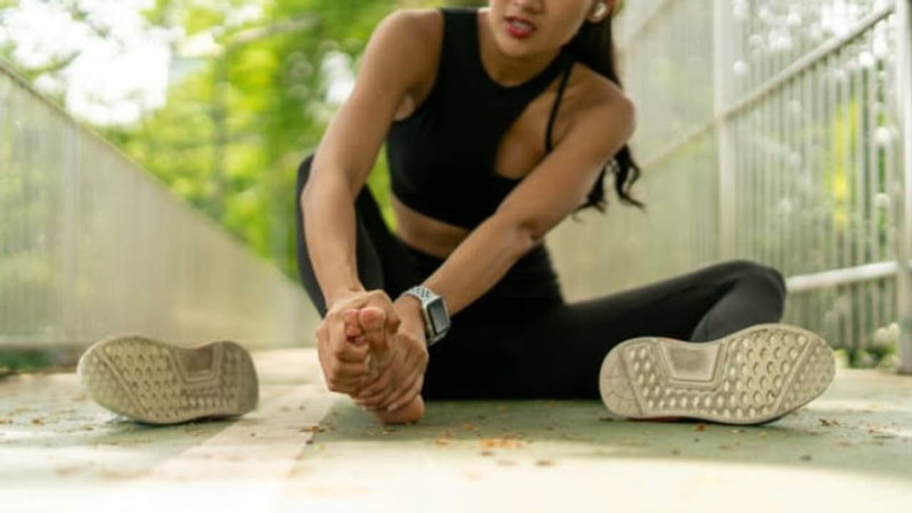 നടക്കുമ്പോള്‍ കാലില്‍ ഈ പ്രശ്നം കാണാറുണ്ടോ? ശ്രദ്ധിക്കേണ്ട ലക്ഷണങ്ങള്‍...