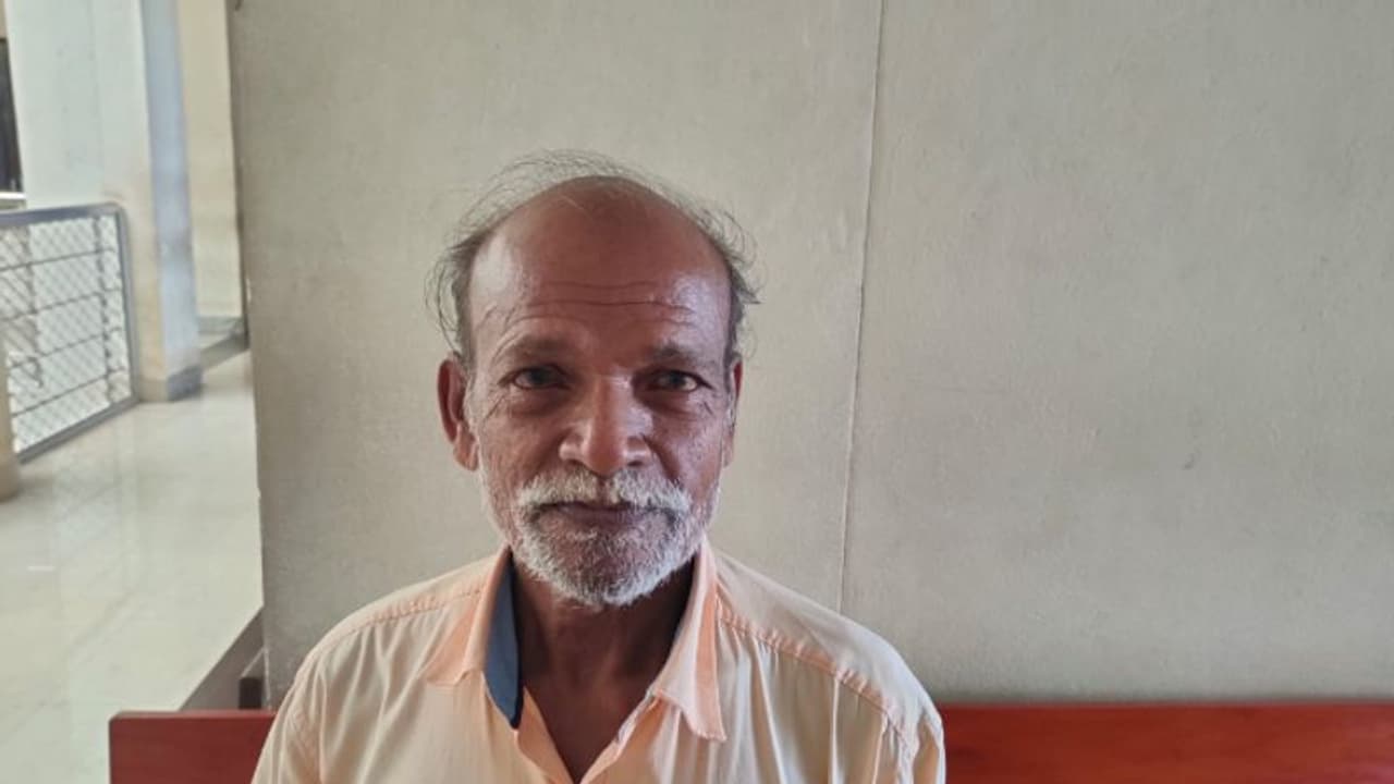 അയൽവാസിയെ വീട്ടിൽ വിളിച്ചുവരുത്തി വെട്ടുകത്തികൊണ്ട് വെട്ടി; പ്രതിക്ക് കഠിനതടവും പിഴയും അയൽവാസിയെ വീട്ടിൽ വിളിച്ചുവരുത്തി വെട്ടുകത്തികൊണ്ട് വെട്ടി; പ്രതിക്ക് കഠിനതടവും പിഴയും