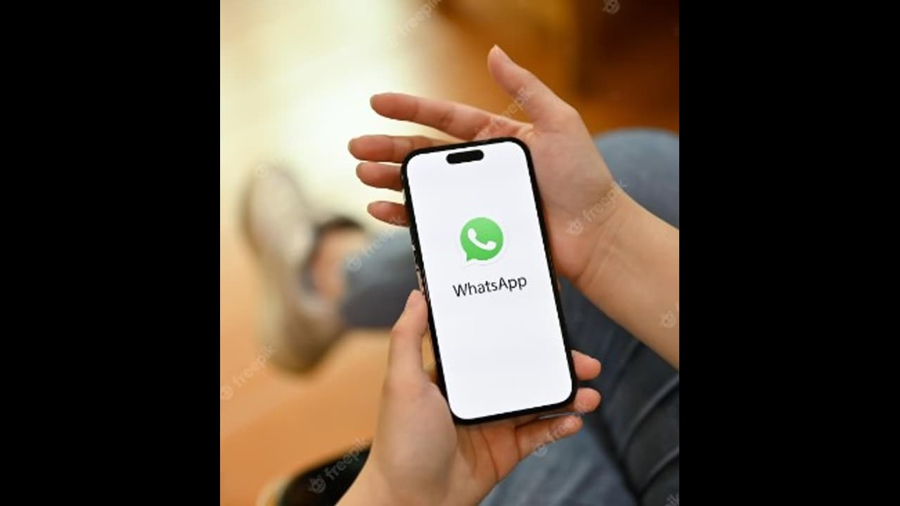 మీ ఫోన్లో ఈ యాప్ ఉంటే వెంటనే డిలేట్ చేయండి; లేదంటే వాట్సాప్ చాట్ లీక్ .. మీ ఫోన్లో ఈ యాప్ ఉంటే వెంటనే డిలేట్ చేయండి; లేదంటే వాట్సాప్ చాట్ లీక్ ..