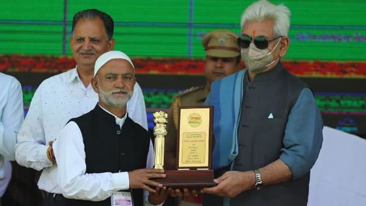 Gold in exchange for plastic? Telangana adapts Kashmiri Sarpanch Farooq Ganai's successful idea Gold in exchange for plastic? Telangana adapts Kashmiri Sarpanch Farooq Ganai's successful idea