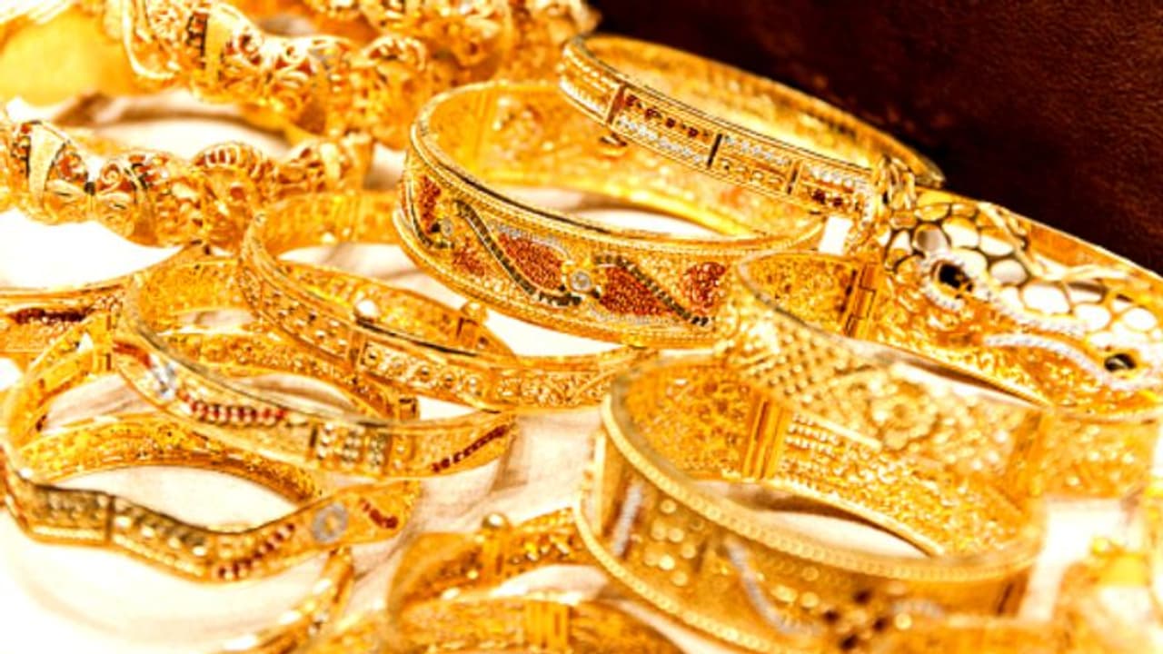 Gold Rate Today: സ്വർണം വാങ്ങാൻ കുറച്ചധികം വിയർക്കും; പവന് 44,000 കടന്ന് കുതിക്കുന്നു