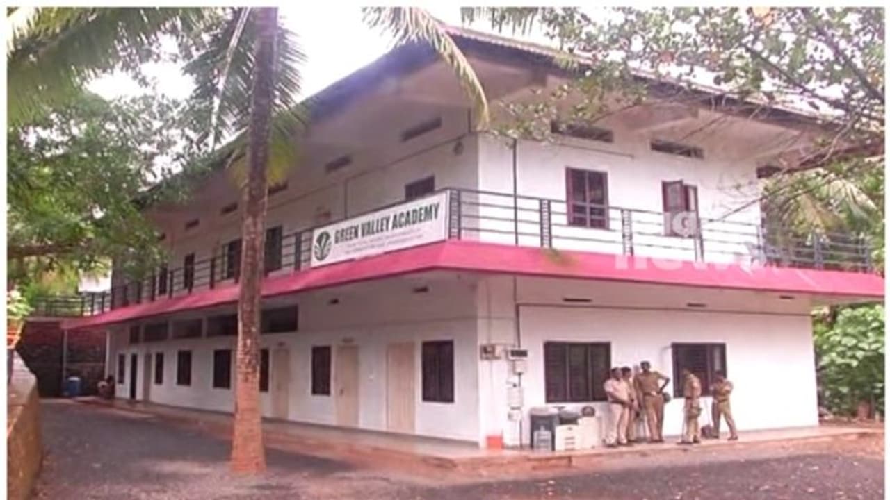 മഞ്ചേരി ഗ്രീൻവാലി അക്കാദമി എന്ഐഎ കണ്ടുകെട്ടി, ആയുധപരിശീലനവും കായിക പരിശീലനവും നടന്നിരുന്നുവെന്ന് സ്ഥിരീകരണം മഞ്ചേരി ഗ്രീൻവാലി അക്കാദമി എന്ഐഎ കണ്ടുകെട്ടി, ആയുധപരിശീലനവും കായിക പരിശീലനവും നടന്നിരുന്നുവെന്ന് സ്ഥിരീകരണം