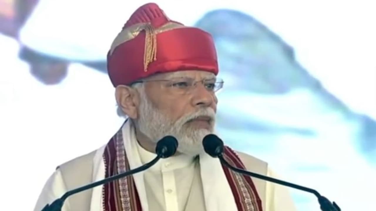 ಬೆಂಗಳೂರು ಅಭಿವೃದ್ಧಿಗೆ ಹಣವಿಲ್ಲ ಎಂದ ಸಿದ್ದರಾಮಯ್ಯ ಸರ್ಕಾರದ ವಿರುದ್ಧ ಪ್ರಧಾನಿ ಮೋದಿ ವಾಗ್ದಾಳಿ ಬೆಂಗಳೂರು ಅಭಿವೃದ್ಧಿಗೆ ಹಣವಿಲ್ಲ ಎಂದ ಸಿದ್ದರಾಮಯ್ಯ ಸರ್ಕಾರದ ವಿರುದ್ಧ ಪ್ರಧಾನಿ ಮೋದಿ ವಾಗ್ದಾಳಿ