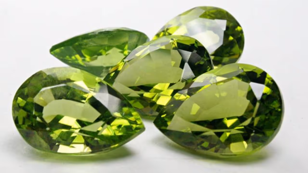 ஆகஸ்ட் மாதம் பிறந்தவர்கள் இந்த ரத்தினக்கல்லை அணிந்தால் போதும்.. உங்க காட்டில் பண மழை தான்.. ஆகஸ்ட் மாதம் பிறந்தவர்கள் இந்த ரத்தினக்கல்லை அணிந்தால் போதும்.. உங்க காட்டில் பண மழை தான்..