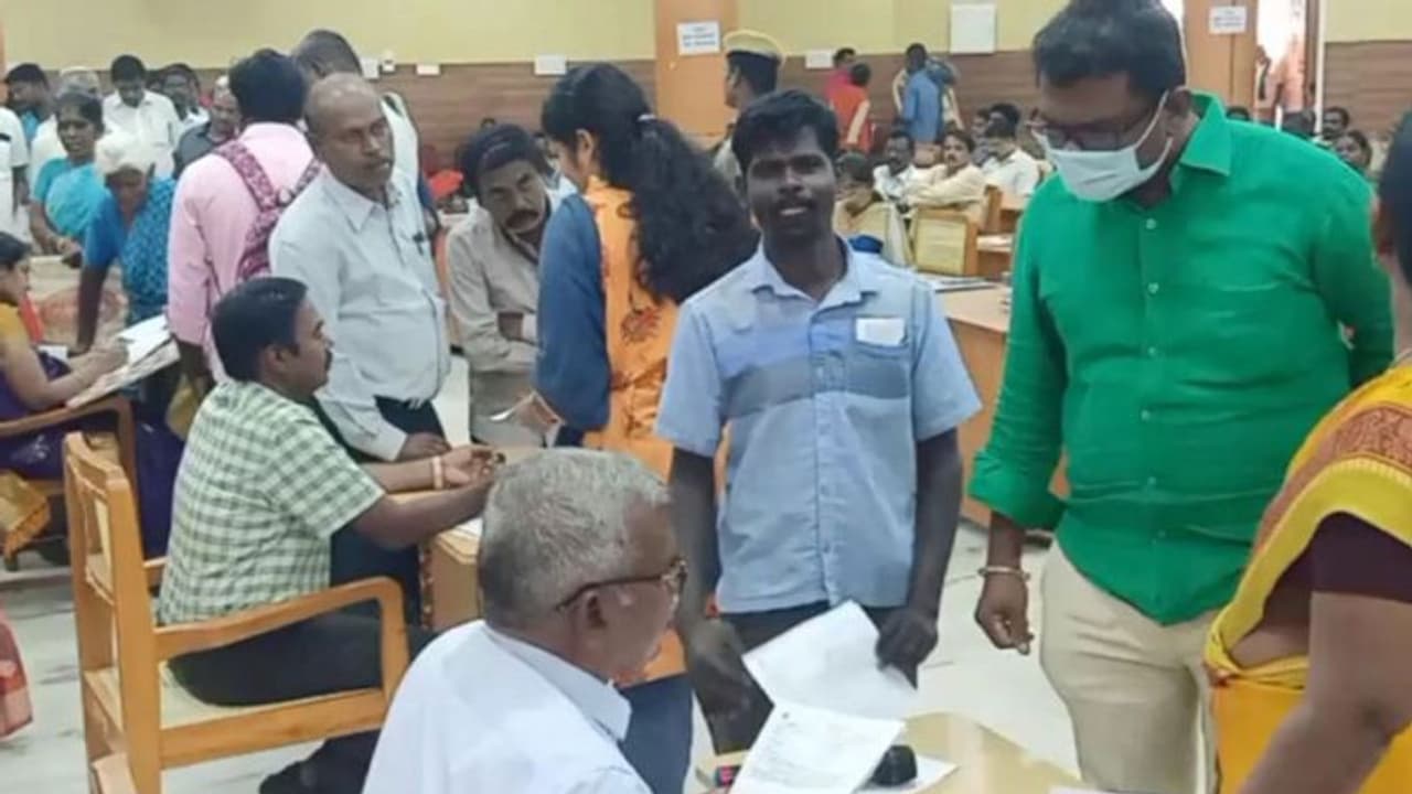 7 மாதமாக மகனிடம் இருந்து அழைப்பு இல்லை! மலேசியாவிலிருந்து மகனை மீட்டு தர பெற்றோர் கோரிக்கை! 7 மாதமாக மகனிடம் இருந்து அழைப்பு இல்லை! மலேசியாவிலிருந்து மகனை மீட்டு தர பெற்றோர் கோரிக்கை!