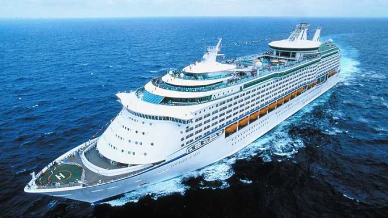 சிங்கப்பூர் to பினாங்.. சொகுசு கப்பலில் சுற்றுலா.. நடுக்கடலில் மாயமான இந்திய பெண்மணி தவிக்கும் குடும்பம்! சிங்கப்பூர் to பினாங்.. சொகுசு கப்பலில் சுற்றுலா.. நடுக்கடலில் மாயமான இந்திய பெண்மணி தவிக்கும் குடும்பம்!