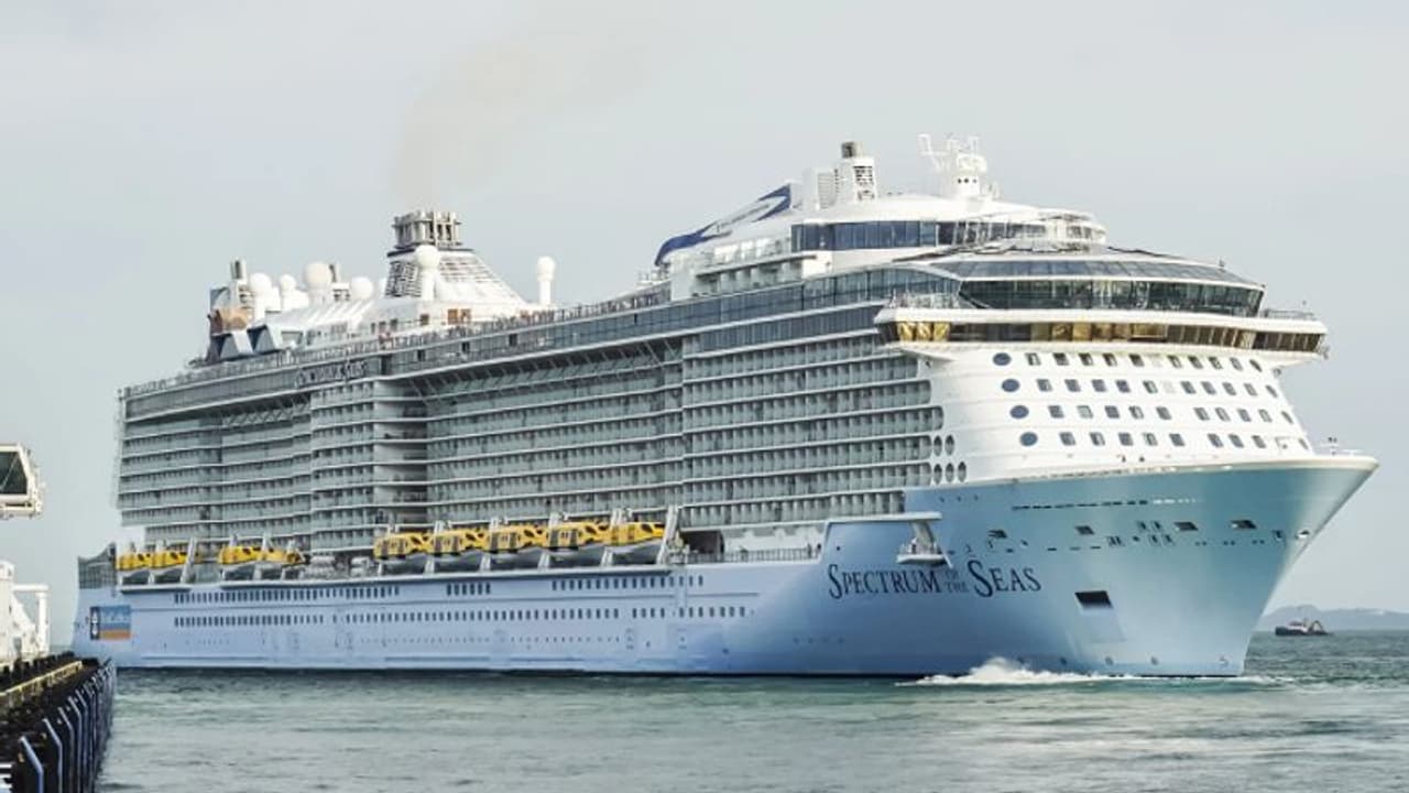 சிங்கப்பூர் பினாங்.. சொகுசு கப்பலில் இருந்து குதித்து இந்திய பெண் மரணம் உடைந்த மகனின் நம்பிக்கை!