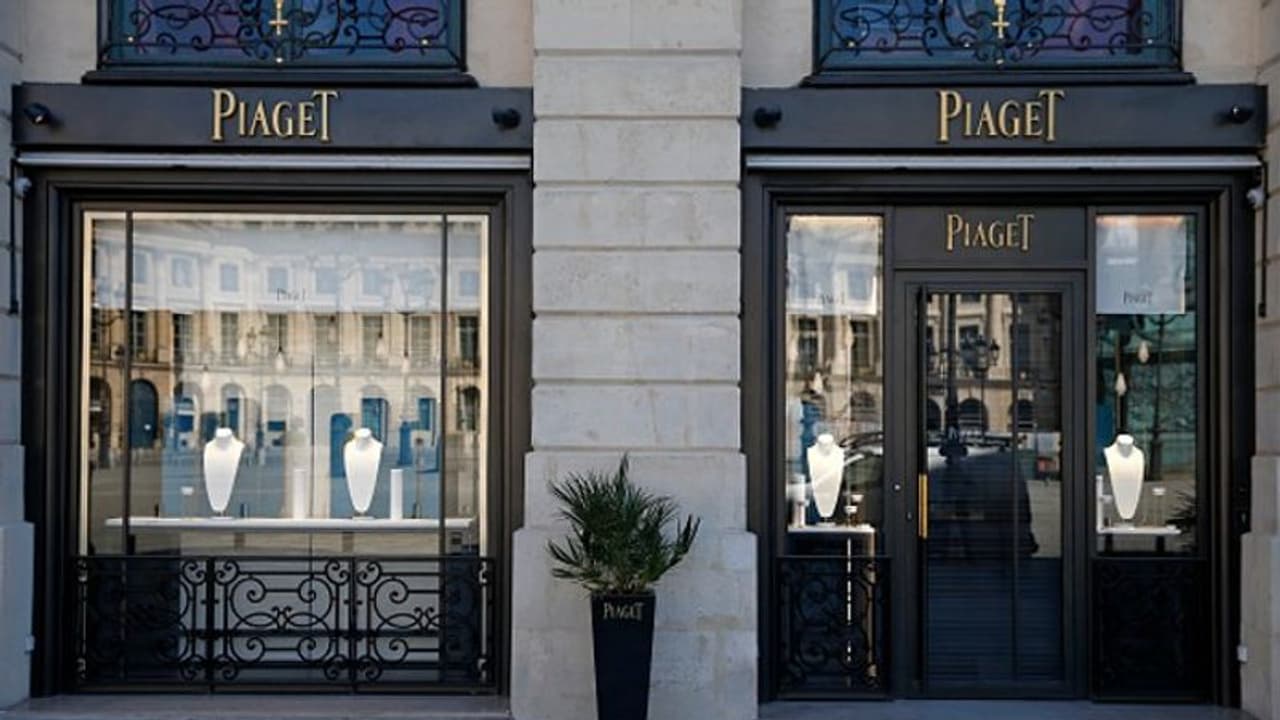 Daring daylight heist: Armed gang robs luxury jewellery store Piaget of millions in Paris Daring daylight heist: Armed gang robs luxury jewellery store Piaget of millions in Paris