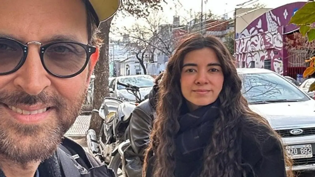 Hrithik Roshan's adorable picture with his 'winter girl' Saba Azad is unmissable Hrithik Roshan's adorable picture with his 'winter girl' Saba Azad is unmissable