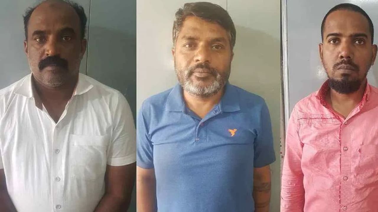 ಹನಿಟ್ರ್ಯಾಪ್ ಮಾಡಿ 30 ಜನರಿಗೆ 30 ಲಕ್ಷ ಟೋಪಿ: ಮೂವರ ಬಂಧನ ಹನಿಟ್ರ್ಯಾಪ್ ಮಾಡಿ 30 ಜನರಿಗೆ 30 ಲಕ್ಷ ಟೋಪಿ: ಮೂವರ ಬಂಧನ