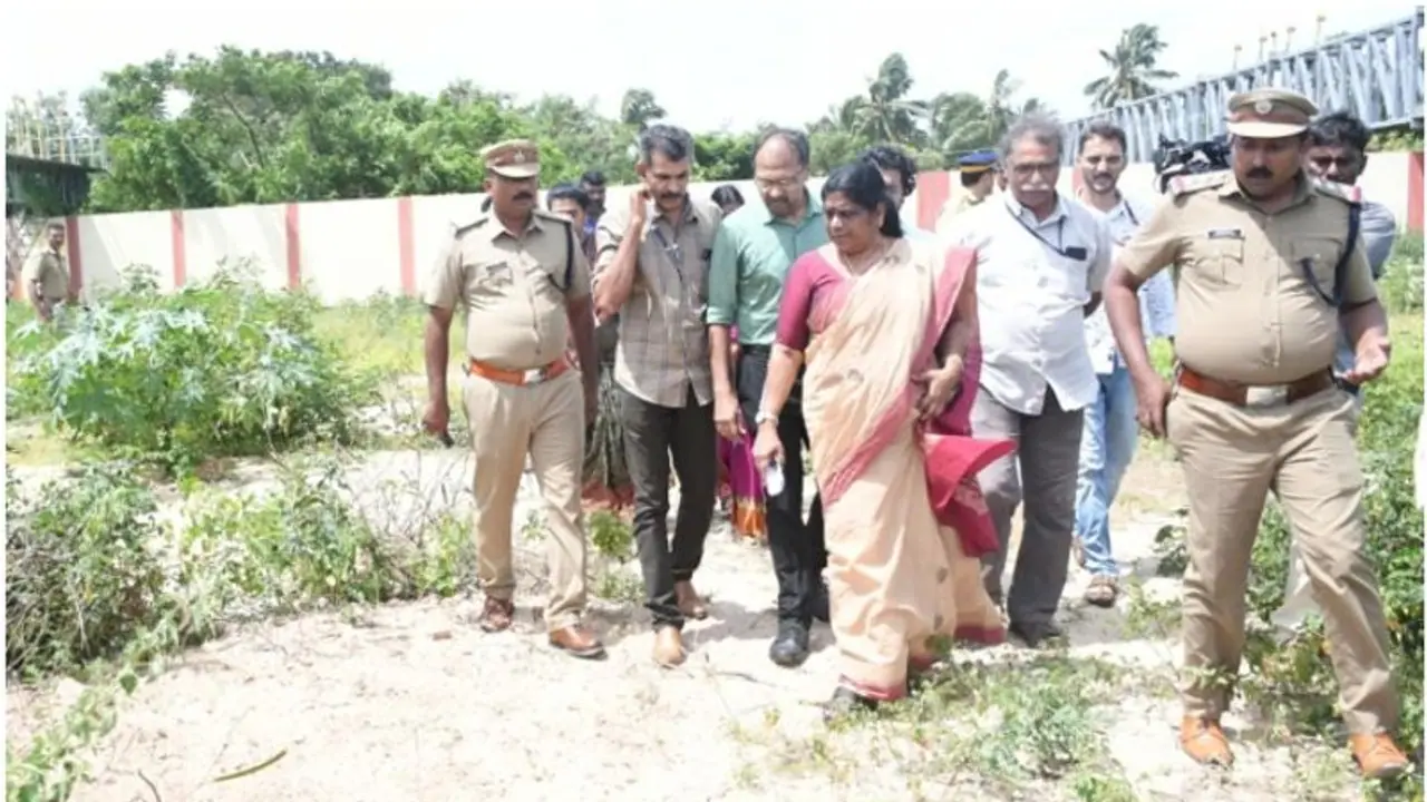 'കുഴിച്ചുമൂടിയത് 20 തെരുവുനായ്ക്കളെ, ക്രൂരത'; അന്വേഷണം നടത്തി മുഖ്യമന്ത്രിക്ക് റിപ്പോർട്ട് നൽകുമെന്ന് മന്ത്രി 'കുഴിച്ചുമൂടിയത് 20 തെരുവുനായ്ക്കളെ, ക്രൂരത'; അന്വേഷണം നടത്തി മുഖ്യമന്ത്രിക്ക് റിപ്പോർട്ട് നൽകുമെന്ന് മന്ത്രി