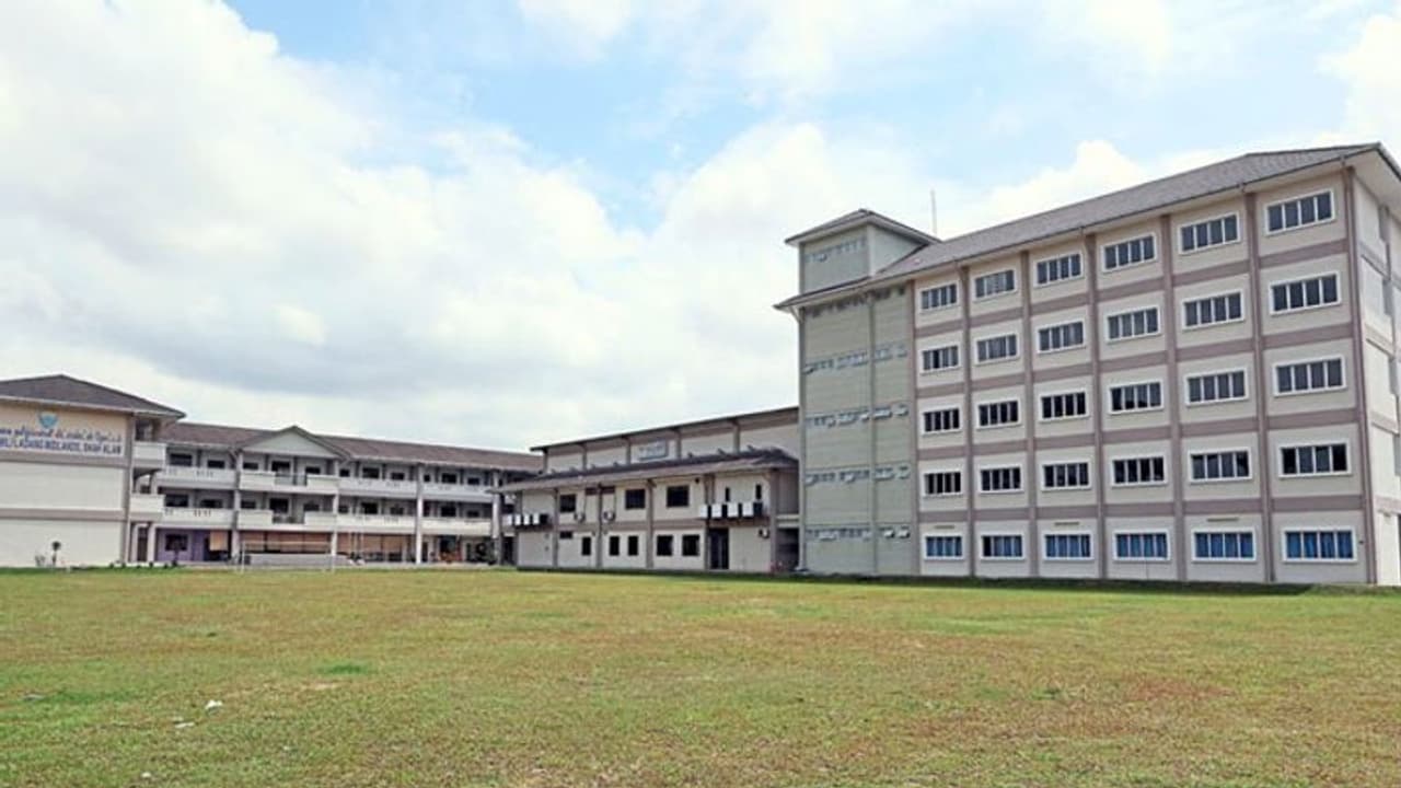 மலேசியாவில் விடுதியுடன் கூடிய முதல் தமிழ் பள்ளி தயார்! மலேசியாவில் விடுதியுடன் கூடிய முதல் தமிழ் பள்ளி தயார்!