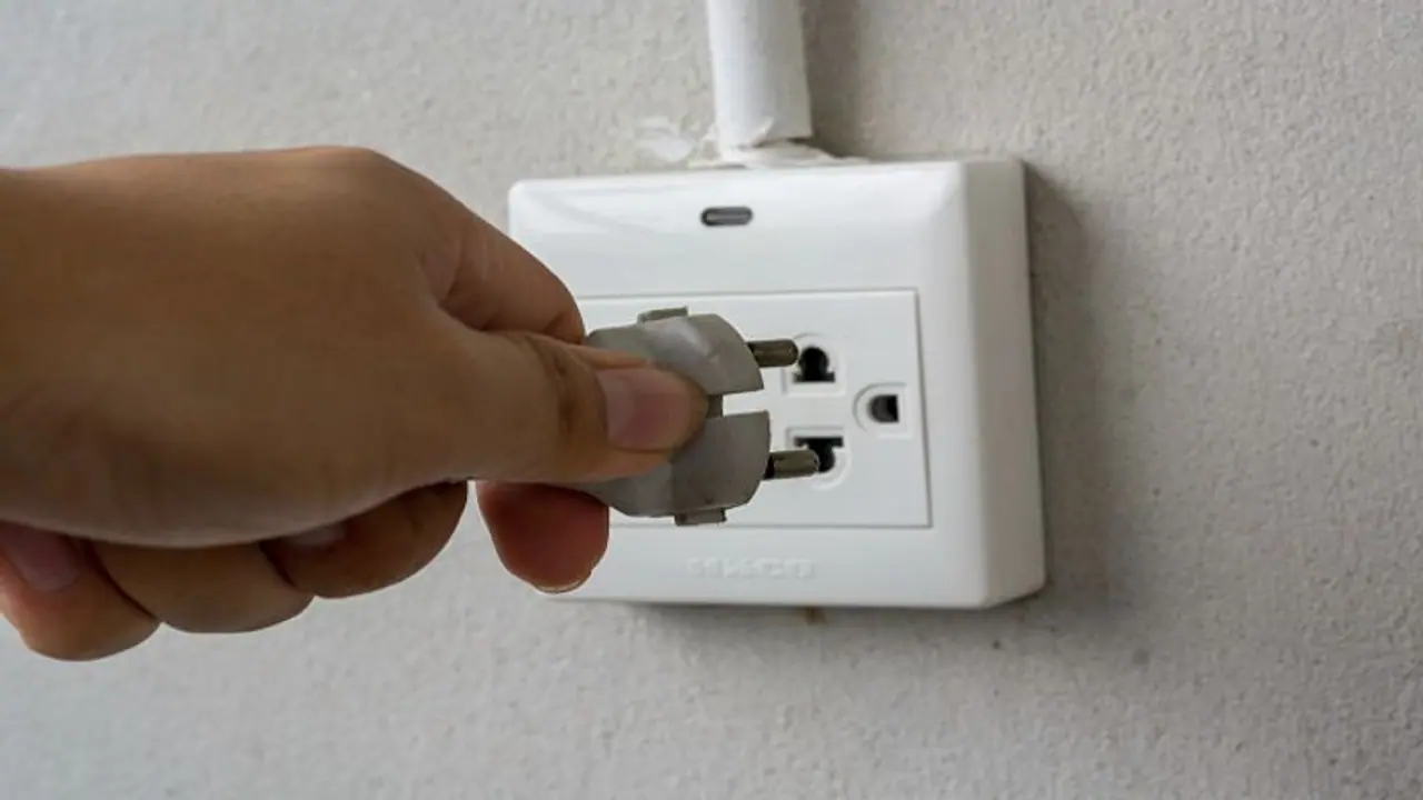 Karnataka: 8 month old baby dies in Karwar after putting mobile charger in mouth