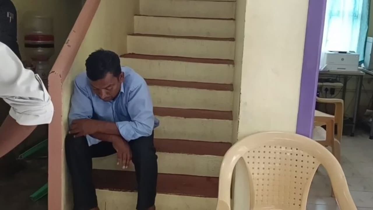 மதுபோதையில் மகளுக்கு பாலியல் தொல்லை கொடுத்த விஏஓ போக்சோ சட்டத்தில் கைது