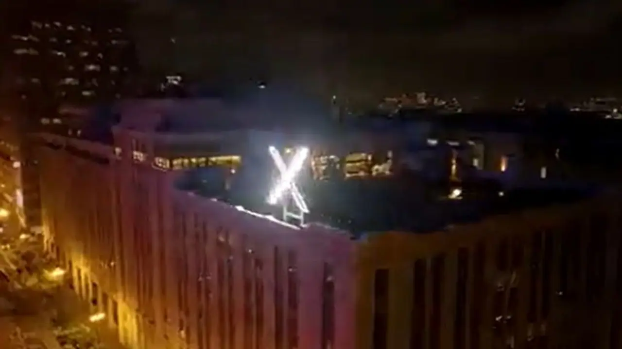 ಮಸ್ಕ್‌ಗೆ ಸಂಕಷ್ಟ ತಂದ X; ವಾರ್ನಿಂಗ್ ಬಳಿಕ ಕಚೇರಿಯಲ್ಲಿ ಅಳವಡಿಸಿದ್ದ ಲೋಗೋ ತೆಗೆದ ಕಂಪನಿ!