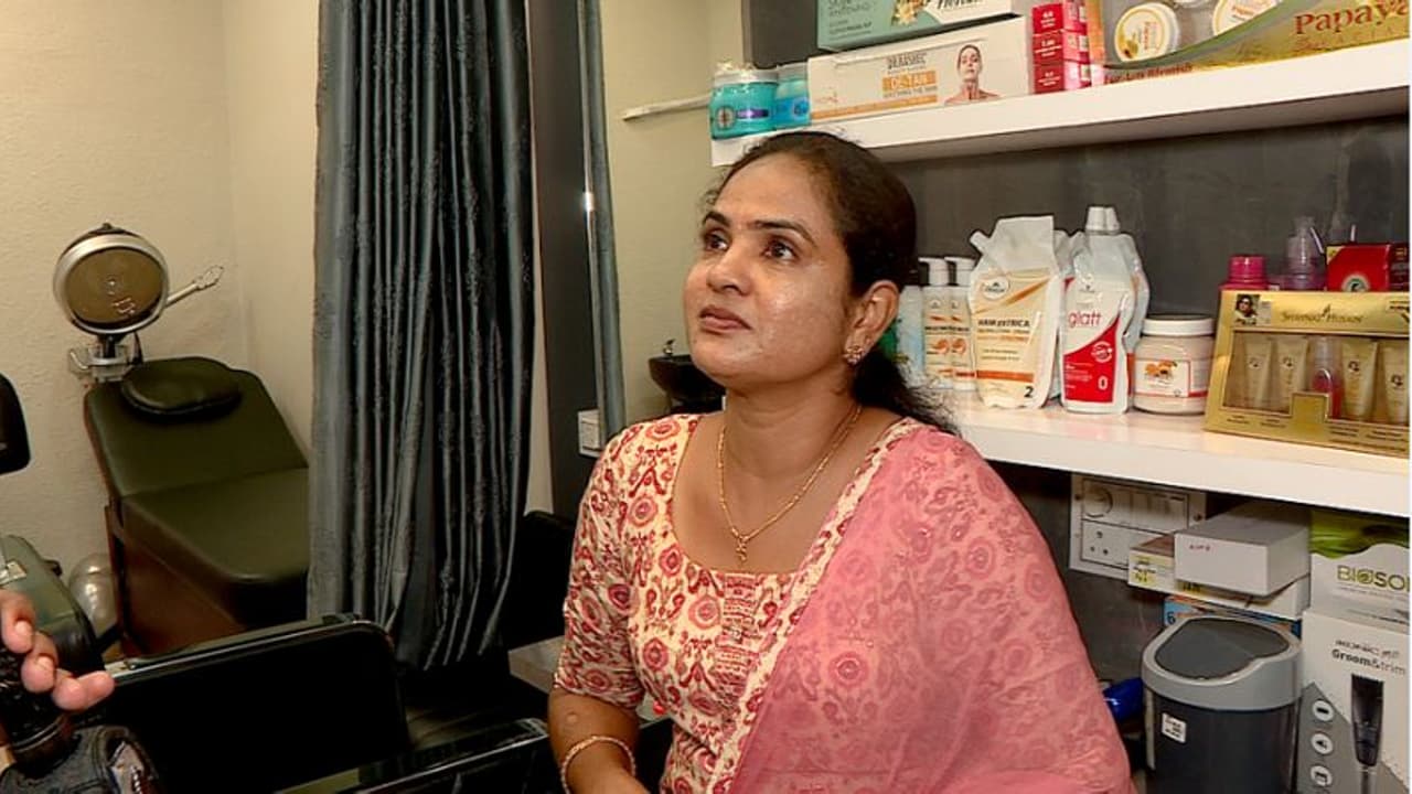 72 ദിവസം കണ്ണീര് തോരാതെ ജയിലറയ്ക്കുള്ളിൽ; മയക്കുമരുന്ന് കൂവപ്പൊടിയായ പോലെ സിനിമയെ വെല്ലും കൊടും ചതിയുടെ കഥ 72 ദിവസം കണ്ണീര് തോരാതെ ജയിലറയ്ക്കുള്ളിൽ; മയക്കുമരുന്ന് കൂവപ്പൊടിയായ പോലെ സിനിമയെ വെല്ലും കൊടും ചതിയുടെ കഥ