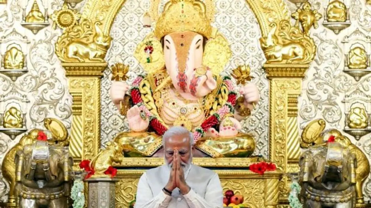 Fact Check: PM Modi did NOT turn his back to Lord Ganesh at Pune's Dagdusheth Halwai Ganesh temple Fact Check: PM Modi did NOT turn his back to Lord Ganesh at Pune's Dagdusheth Halwai Ganesh temple