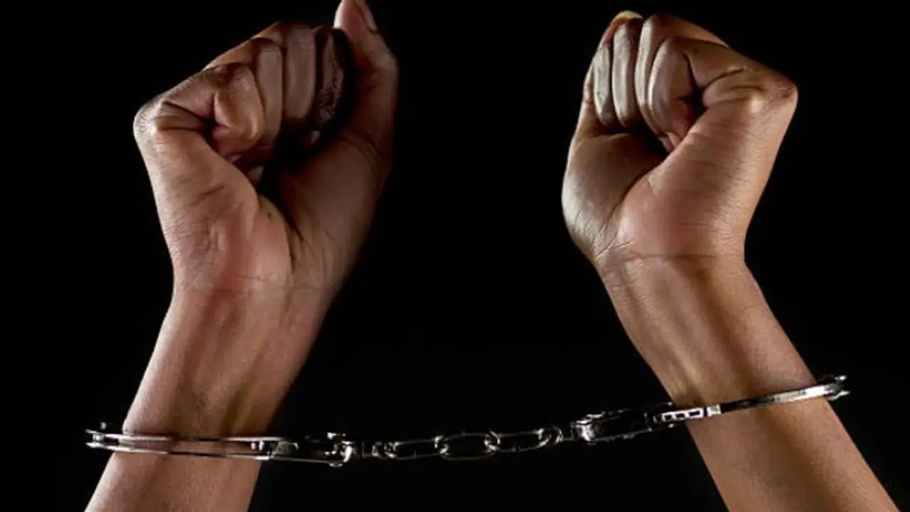 ఉజ్జయిని అత్యాచారం : ఆటో డ్రైవర్ అరెస్ట్, మరో ముగ్గురు అదుపులోకి.. సహాయం కోసం 8 కి.మీ నడిచిన బాధితురాలు.. ఉజ్జయిని అత్యాచారం : ఆటో డ్రైవర్ అరెస్ట్, మరో ముగ్గురు అదుపులోకి.. సహాయం కోసం 8 కి.మీ నడిచిన బాధితురాలు..