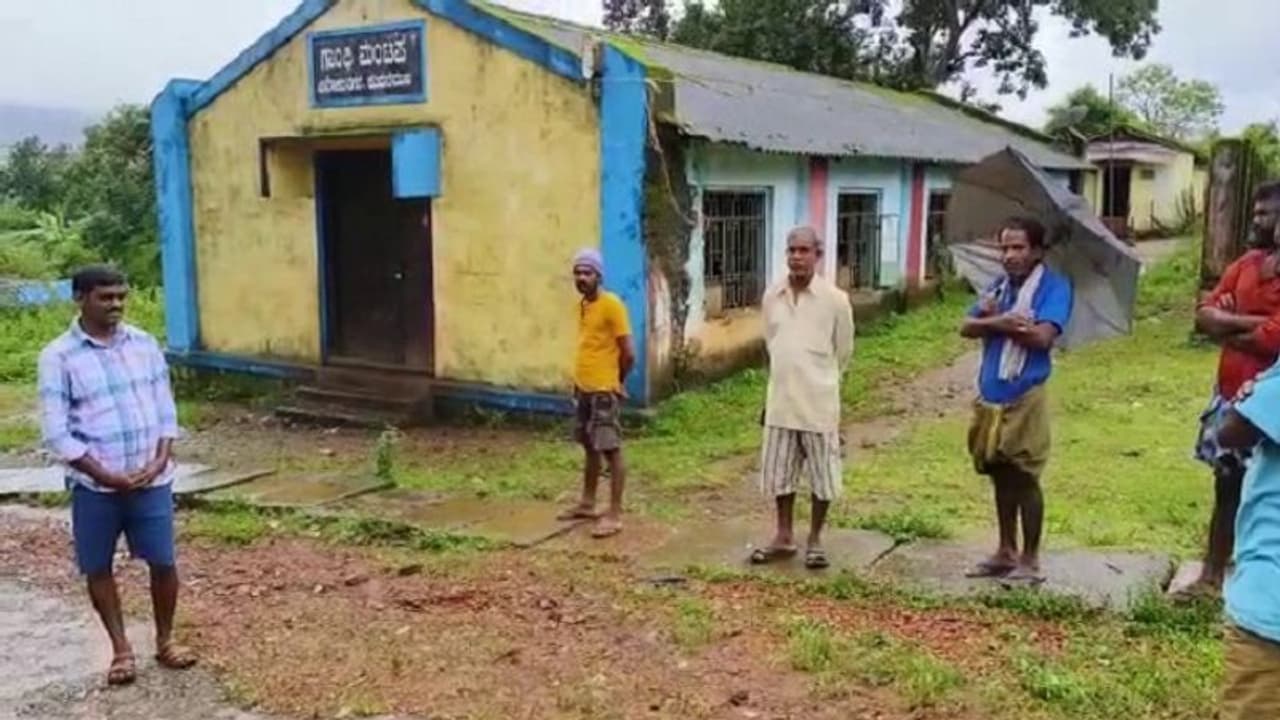 ಚಿಕ್ಕಮಗಳೂರು: ಕಂಪನಿ ಡೋರ್ ಕ್ಲೋಸ್, ಕಾರ್ಮಿಕರ ಬದುಕಿನ ಬಾಗಿಲು ಬಂದ್..! ಚಿಕ್ಕಮಗಳೂರು: ಕಂಪನಿ ಡೋರ್ ಕ್ಲೋಸ್, ಕಾರ್ಮಿಕರ ಬದುಕಿನ ಬಾಗಿಲು ಬಂದ್..!