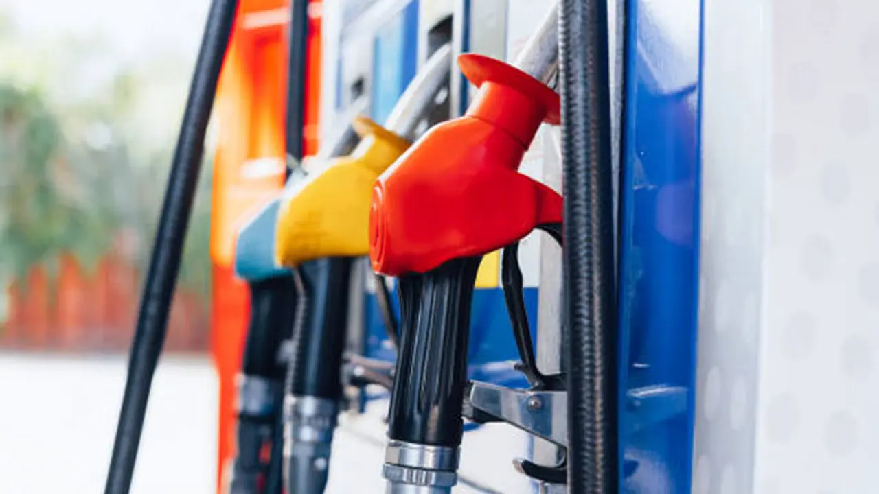 Petrol Diesel Price Today: ವೀಕೆಂಡ್‌ನಲ್ಲಿ ನಿಮ್ಮ ನಗರದಲ್ಲಿ ಪೆಟ್ರೋಲ್‌, ಡೀಸೆಲ್‌ ಬೆಲೆ ಎಷ್ಟಿದೆ ನೋಡಿ..