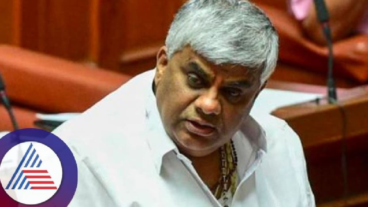 ಚುನಾವಣೆ ಅಕ್ರಮ ಆರೋಪ; ಎಚ್ಡಿ ರೇವಣ್ಣ ಆಯ್ಕೆ ರದ್ದತಿಗೆ ಕೋರಿ ಹೈಕೋರ್ಟ್ಗೆ ಅರ್ಜಿ ಚುನಾವಣೆ ಅಕ್ರಮ ಆರೋಪ; ಎಚ್ಡಿ ರೇವಣ್ಣ ಆಯ್ಕೆ ರದ್ದತಿಗೆ ಕೋರಿ ಹೈಕೋರ್ಟ್ಗೆ ಅರ್ಜಿ