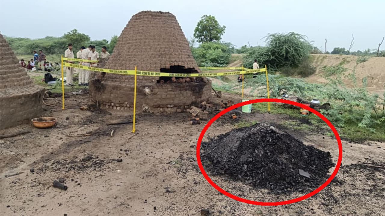 ಅಪ್ರಾಪ್ತೆ ಮೇಲೆ ಅತ್ಯಾಚಾರ ಎಸಗಿ ಜೀವಂತವಾಗಿ ಉರಿಯುತ್ತಿದ್ದ ಕಲ್ಲಿದಲ್ಲು ಕುಂಡಕ್ಕೆ ಎಸೆದ ಕಾಮಕರು!