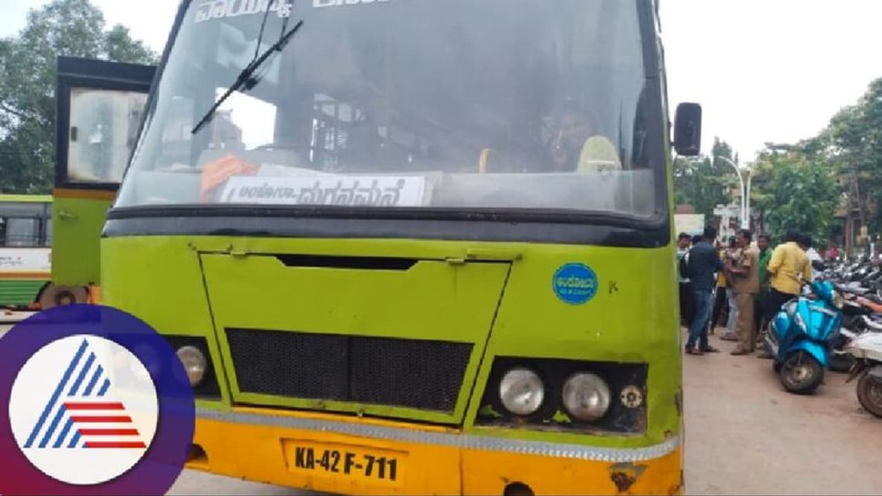 ಒಂದೇ ಬಸ್ನಲ್ಲಿ ಸಿನಿಮೀಯ ರೀತಿ ಪ್ರಯಾಣಿಕರ ಮೊಬೈಲ್, ಹಣಕ್ಕೆ ಕನ್ನ! ಒಂದೇ ಬಸ್ನಲ್ಲಿ ಸಿನಿಮೀಯ ರೀತಿ ಪ್ರಯಾಣಿಕರ ಮೊಬೈಲ್, ಹಣಕ್ಕೆ ಕನ್ನ!